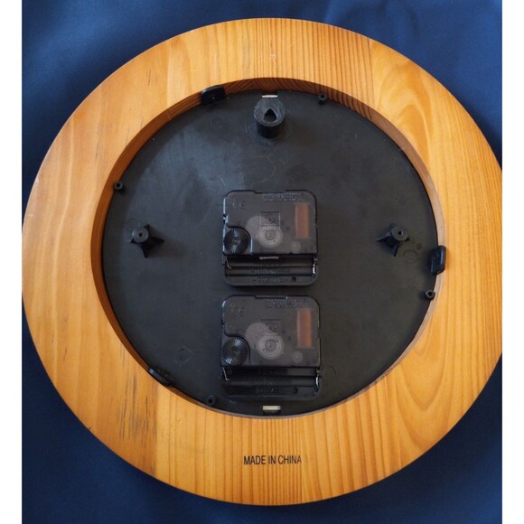 Elgin Wood 11.5"  Round Wall Clock Wood Frame Second Hand Clock Inset - Picture 2 of 4